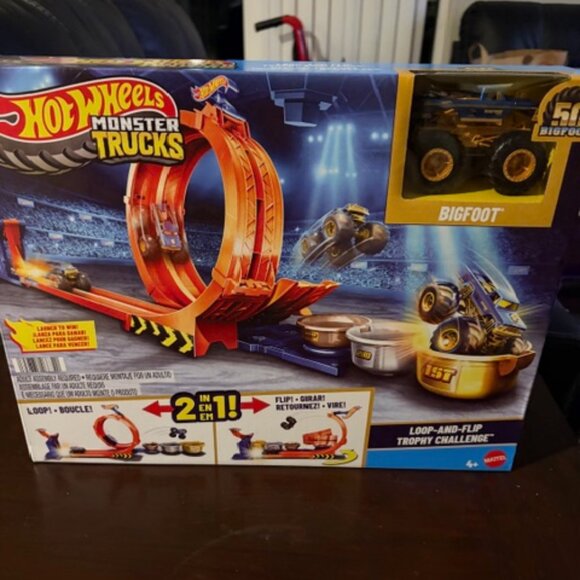Hot Wheels Loop And Flip Trophy Challenge Playset - Picture 1 of 8